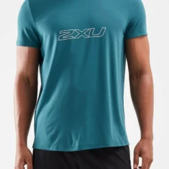 2XU - CONTENDER Men's Short-Sleeved Tee - Dark Sage/White