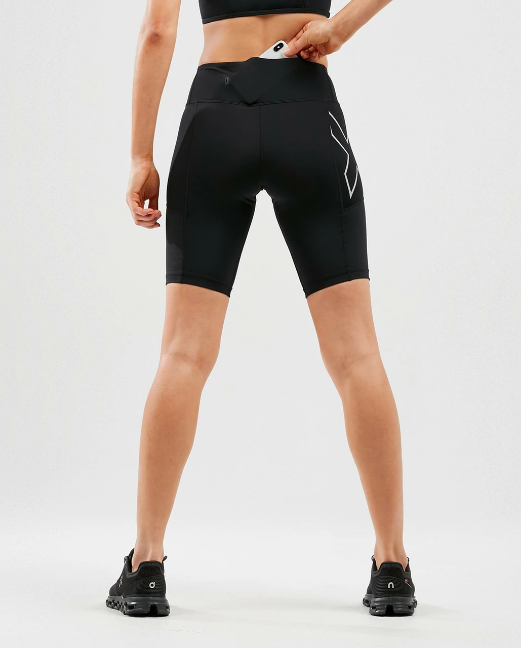 2XU - Aero Vent Women's Mid-Rise Compression Shorts - Black/Silver Reflective - Image 2