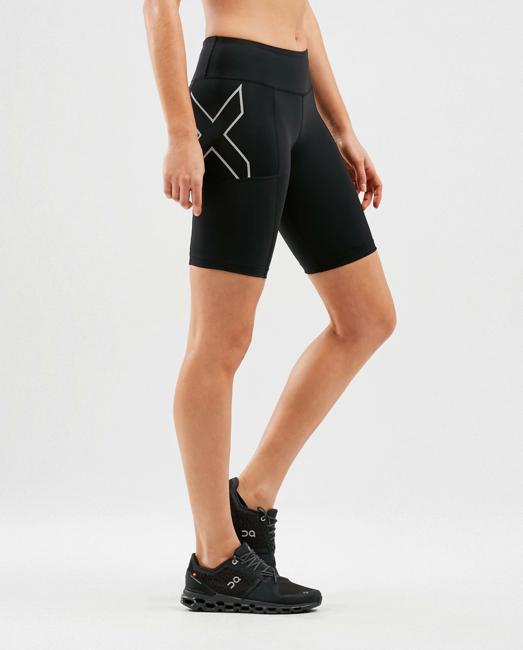 2XU - Aero Vent Women's Mid-Rise Compression Shorts - Black/Silver Reflective - Image 3