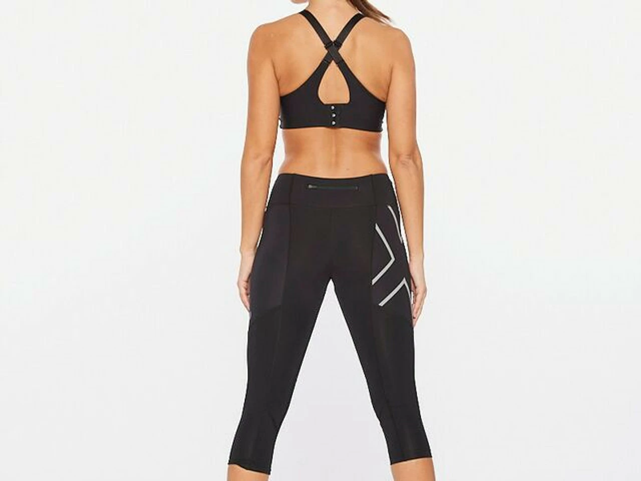 2XU - Aero Vent Women's Mid-Rise 3/4-Length Compression Tights - Black/Silver Reflective - Image 7