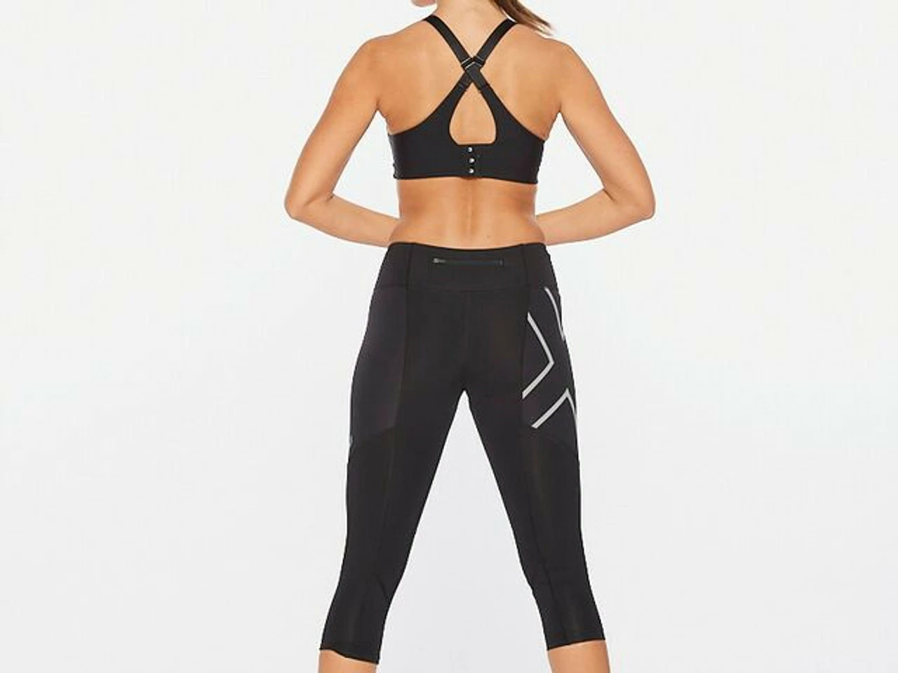 2XU - Aero Vent Women's Mid-Rise 3/4-Length Compression Tights - Black/Silver Reflective - Image 11