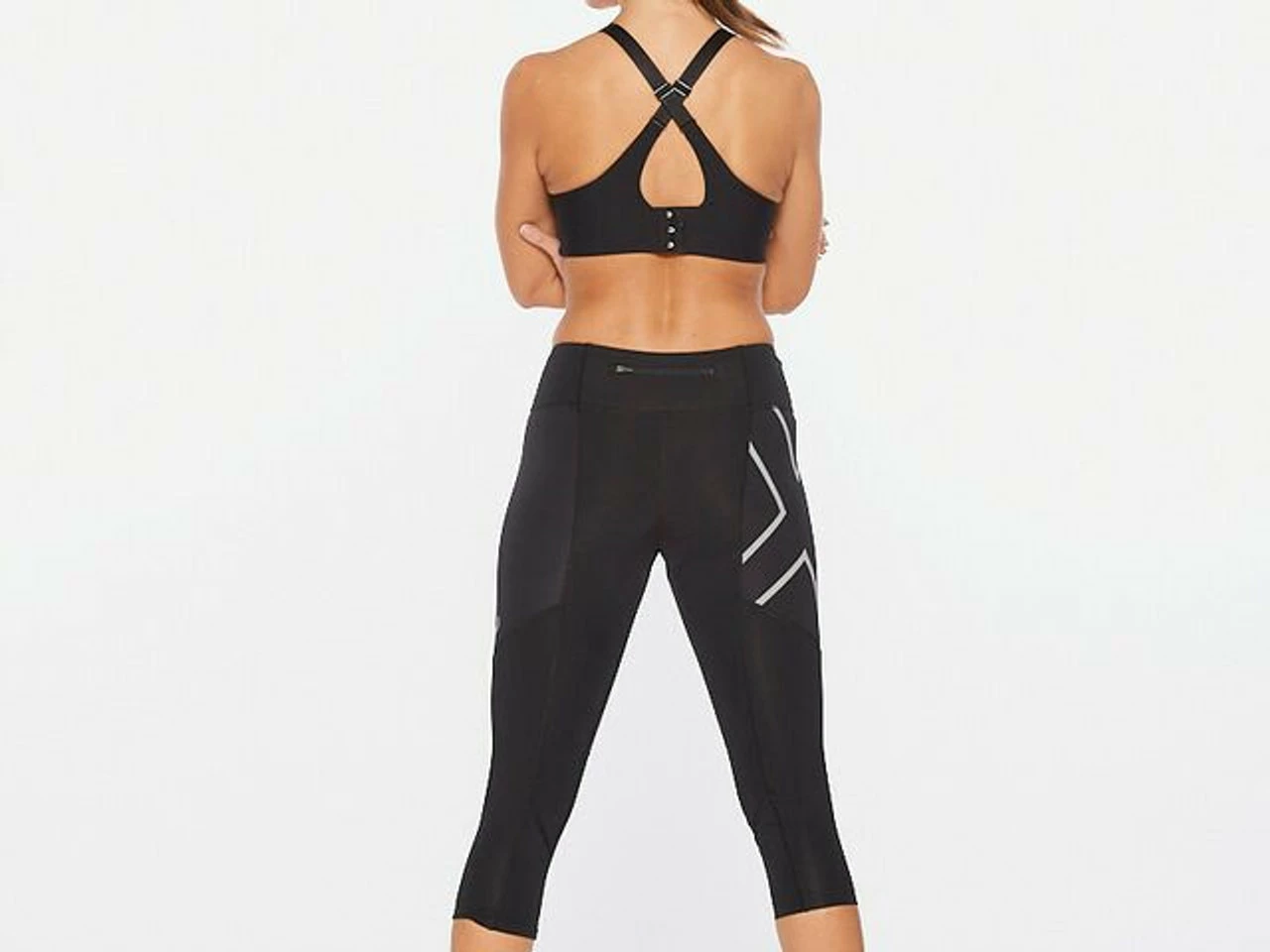 2XU - Aero Vent Women's Mid-Rise 3/4-Length Compression Tights - Black/Silver Reflective - Image 12