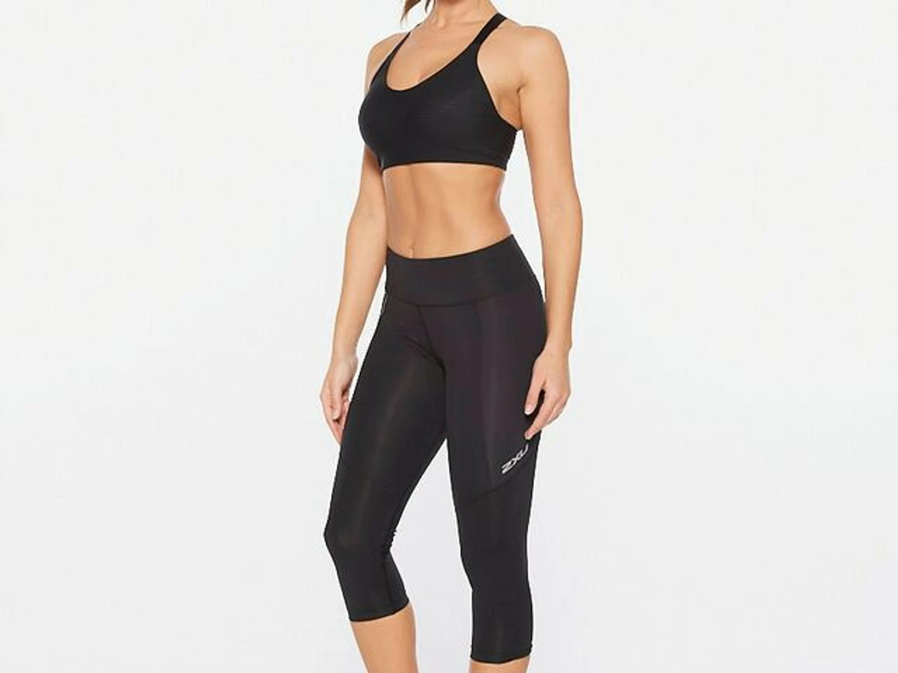 2XU - Aero Vent Women's Mid-Rise 3/4-Length Compression Tights - Black/Silver Reflective - Image 13