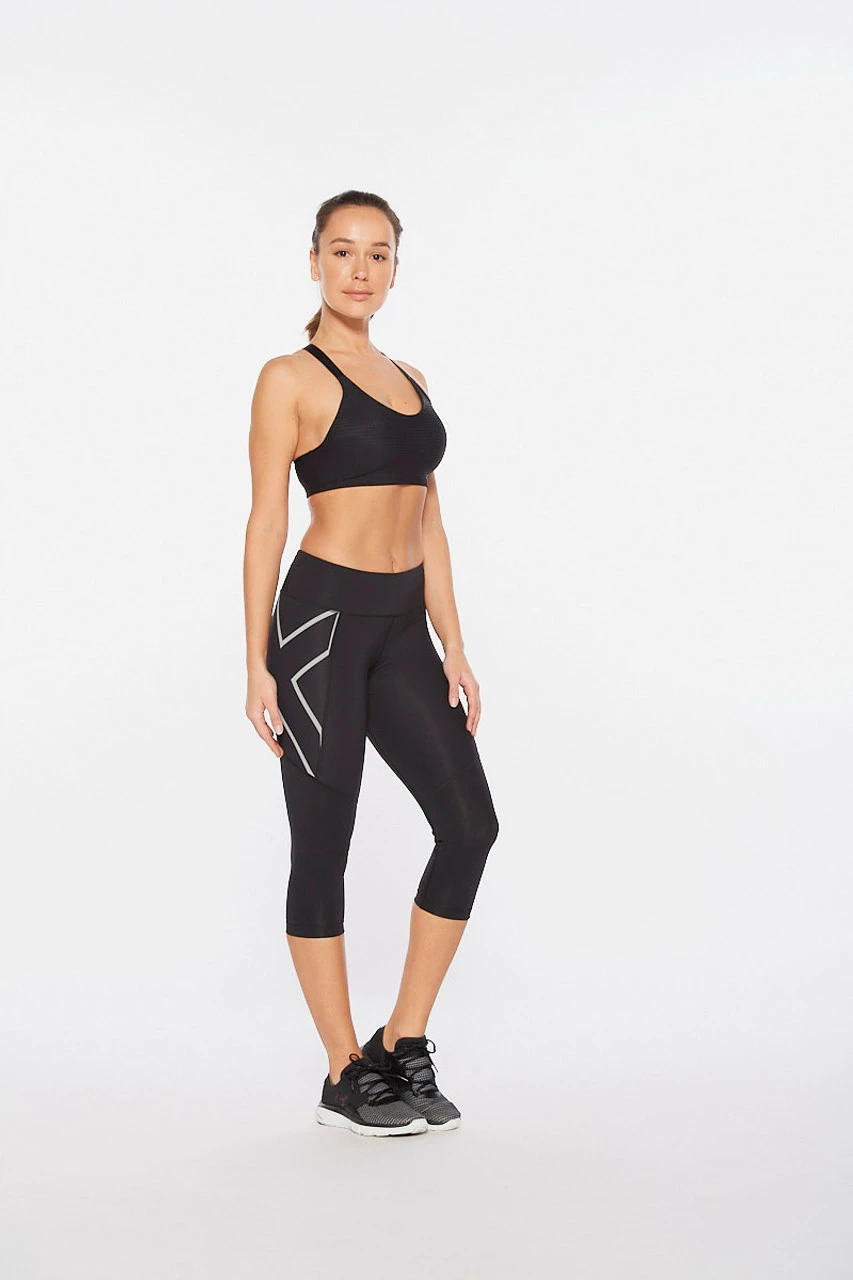 2XU - Aero Vent Women's Mid-Rise 3/4-Length Compression Tights - Black/Silver Reflective - Image 22